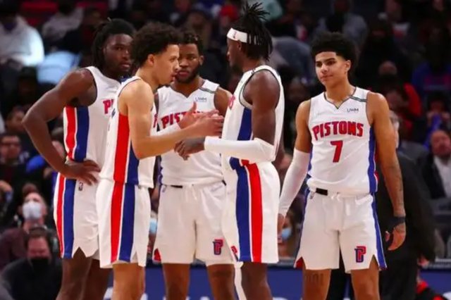 挪威后卫：中场休息时哈兰德让我们多传中，最后奏效了（挪威后卫透露：中场休息哈兰德要求加强传中，最终见效）