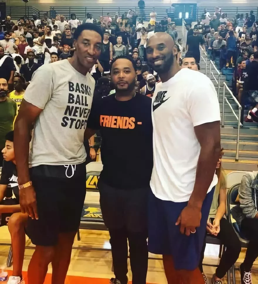 巴媒：若昂-戈麦斯的谈判有进展，曼联希望新年前能敲定交易（巴媒：若昂-戈麦斯谈判推进，曼联力争在新年前敲定交易）