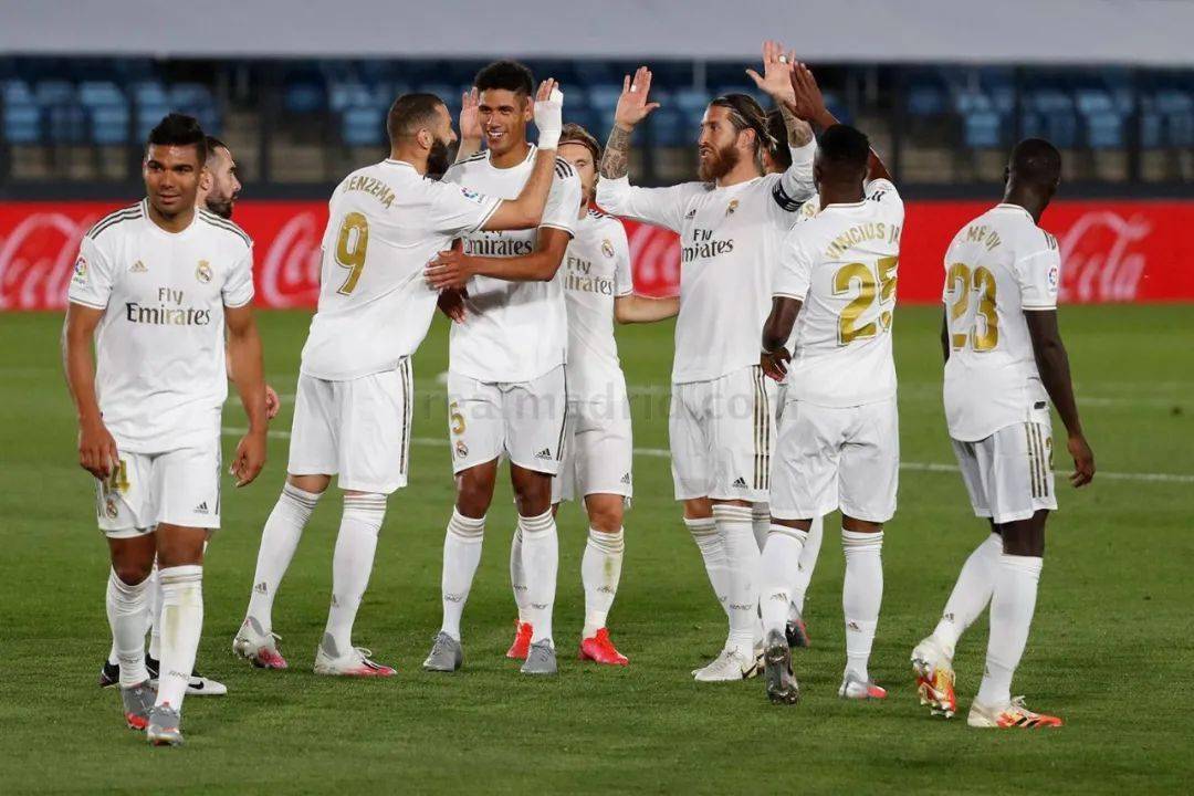 时隔27年重返世界杯正赛，苏格兰多地机场打出广告牌标语庆祝（苏格兰多地机场以广告牌标语庆贺球队时隔27年重返世界杯正赛）