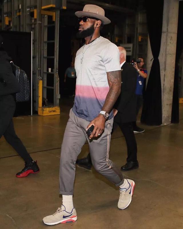 英媒：维萨伤愈有望迎来纽卡首秀，为促成加盟放弃老东家奖金（英媒：维萨伤愈或将上演纽卡首秀，为加盟主动放弃前东家奖金）