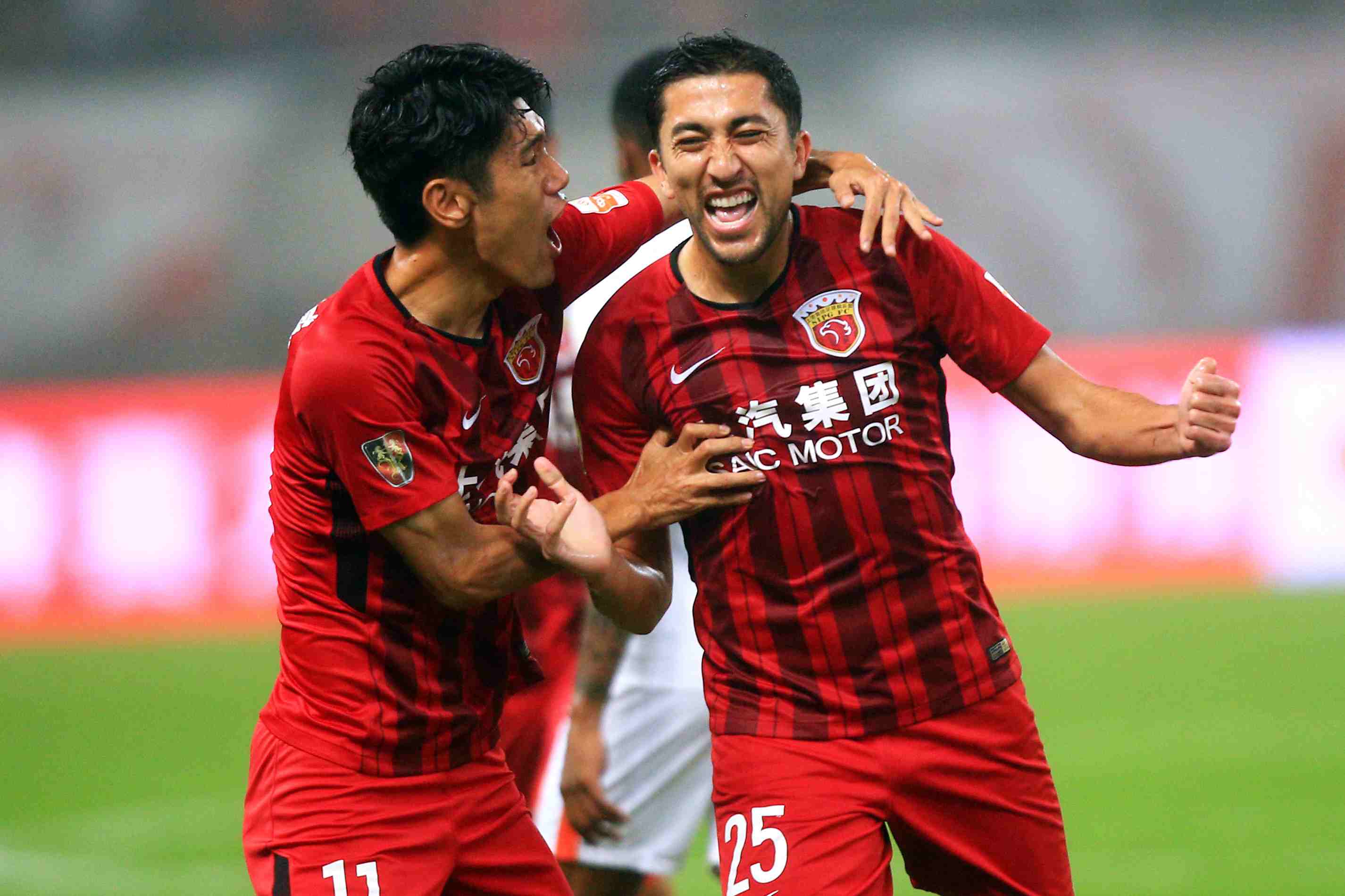 不可阻挡与不可动摇：库尔图瓦与姆巴佩带领皇马前行（势不可挡、稳如磐石：库尔图瓦与姆巴佩领航皇马）