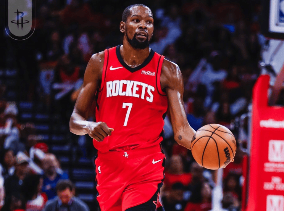 每体：皇马会等阿隆索到圣诞节后，看他能否重新掌控更衣室（每体：皇马将把评估阿隆索推迟到圣诞节后，观望其能否重掌更衣室）