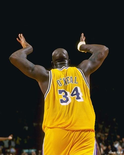 维斯塔潘起步良好暂时领跑，皮亚斯特里过掉诺里斯上至第2（维斯塔潘发车强势暂居榜首，皮亚斯特里超越诺里斯升至第二）