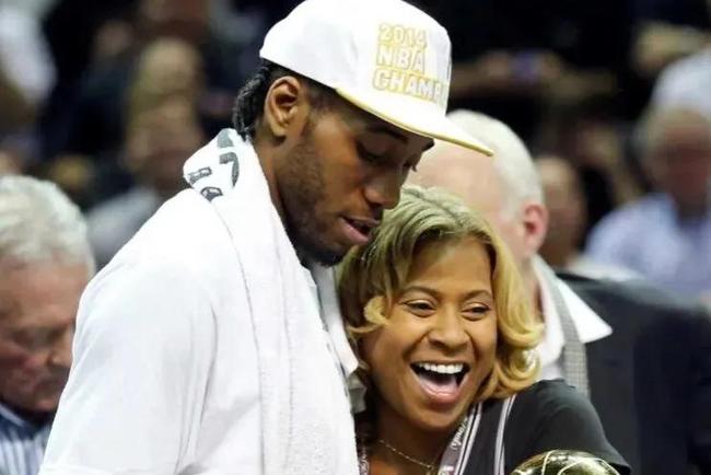 詹姆斯：无论我们有谁登场都要迎接挑战 做好进攻执行和防守配合（詹姆斯：不管谁出场都要迎战挑战，进攻执行与防守配合必须到位）