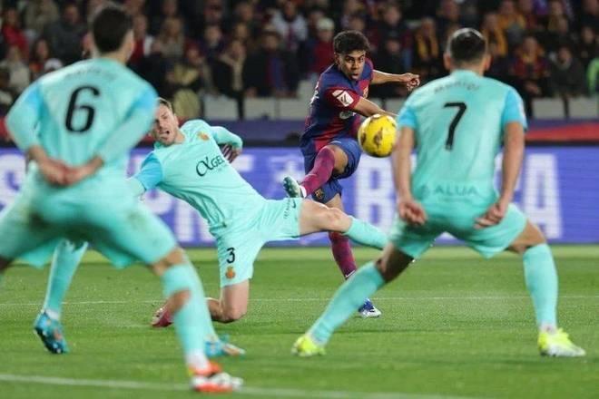 好姐们！李月汝佩奇Unrivaled联赛相遇 互相搞怪展示肌肉（李月汝与佩奇在Unrivaled联赛重逢，姐妹搞怪互秀肌肉）