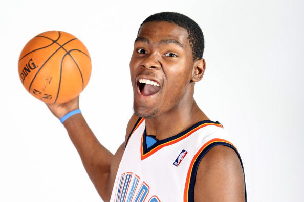 统治表现！韩旭狂轰28+13带队三连胜，正负值高达+35（韩旭爆砍28分13板率队豪取三连胜，正负值+35尽显统治力）